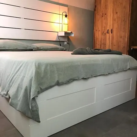 فندق مبيت وإفطار Melloni Street 4*